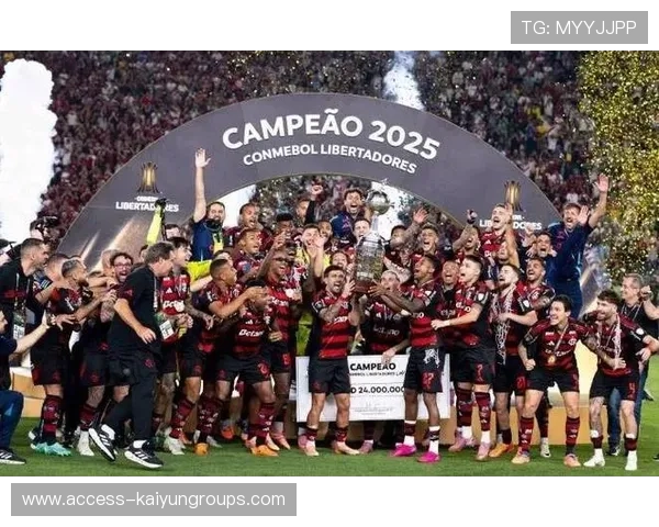 足球界欢庆，男女球星齐创辉煌，足球明星庆祝