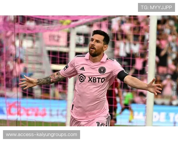 梅西低平球穿裆传递，迈阿密国际门前包抄，梅西垫球鞋